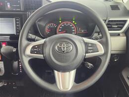 こちらはハンドルの写真です。中古車なので、若干の使用感はありますが、破損、不具合等はありません。弊社はユーザー様から買取した車両を、一台一台チェックして問題のない車両を掲載しております。ご安心ください