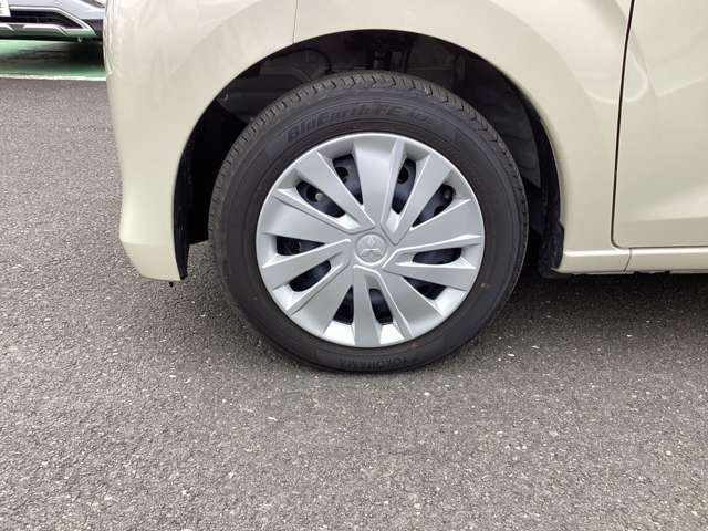 足元を飾るホイールキャップ。傷を付けても交換可能です。
