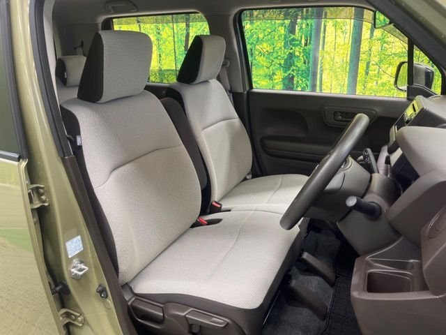 運転席シート廻りは使用感も少なく、良好な状態となっています。丁寧に使われていたことがよくわかりますね。