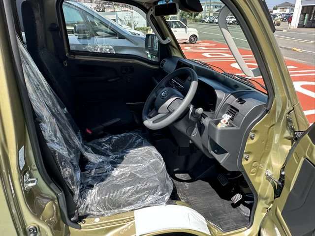 ★納車前に、専属のクリーニングスタッフが、ピッカピカにクリーニングして納車いたします！もちろん、ピッカピカの状態でお渡しするクリーニング費用も支払総額に含まれています！