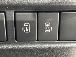 【両側パワースライドドア】スマートキーや運転席のスイッチで後席両側スライドドアの開閉が可能♪電動だから力を入れてドアを開ける必要が無く、小さなお子様でも簡単に開け閉めでき快適です♪