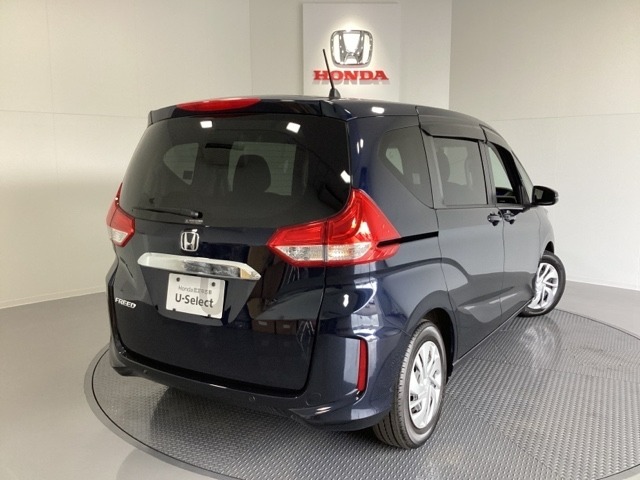 Honda認定中古車 U-Selectは3つの安心をお約束します。　1　Hondaのプロが整備した安心。 2　第三者機関がチェックした安心。　3　購入後もHondaが保証する安心。