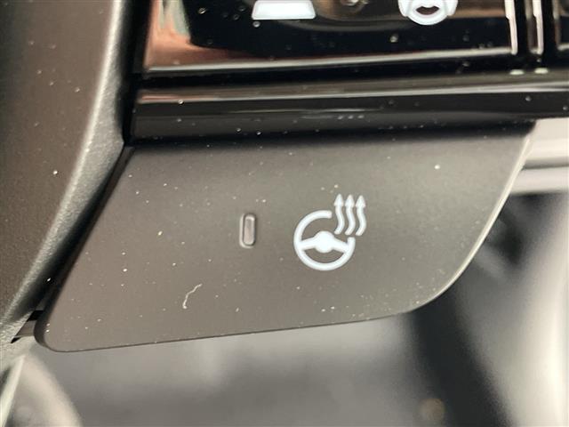 【ステアリングヒーター】冬場の寒い日に手がかじかみながら運転するのはツライですよね。でも、これがあれば安心です！ハンドルのグリップ部がじわっと暖かくなって心までポカポカします。