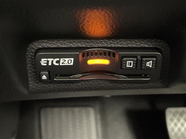 【ETC2.0（DSRC）】ETCカードを挿入すれば料金所はノンストップで通過できます。ETC限定の割引や、高速道路の情報提供サービスを利用できます。