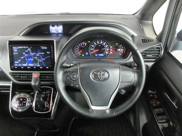 運転席はその車の重要ポイント。ぜひ実際にご乗車ください。お待ちしてます。