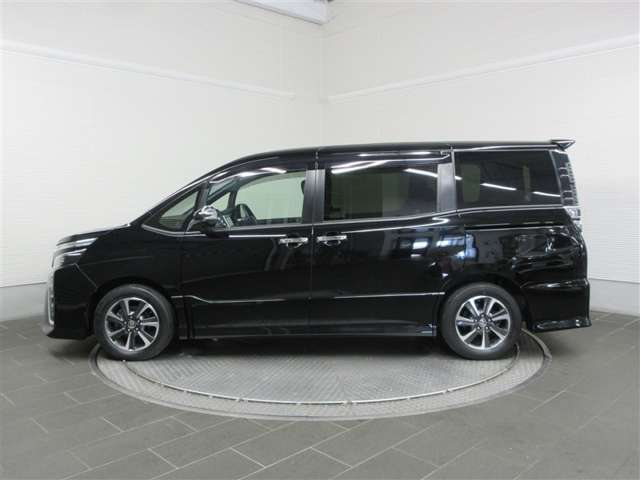 選ぶならトヨタの安心U-Car・トヨタ認定中古車。※ボディカラー及び内装色は、画像の色と実際の色が異なって見える場合がございます。
