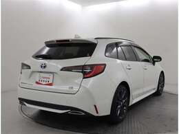 後方から見てもデザイン性が良いお車となっております。