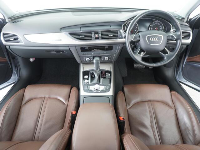 Audiのインテリアはエクステリア同様、優れたデザイン性とクオリティ、そして機能性を兼ね備えております。