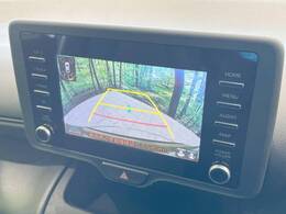【バックカメラ】駐車時に後方がリアルタイム映像で確認できます。大型商業施設や立体駐車場での駐車時や、夜間のバック時に大活躍！運転スキルに関わらず、今や必須となった装備のひとつです！