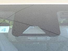 【トヨタセーフティセンス】走行中に前方の車両等を認識し、衝突しそうな時は警報とブレーキで衝突回避と被害軽減をアシスト。より安全にドライブをお楽しみいただけます。