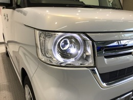 【LEDヘッドライト】大光量で夜道や雨の日の安心感を高めるLEDヘッドライト。周囲の明るさに応じて自動点灯・消灯/ライトの消し忘れも防げるオートライトコントロール付！