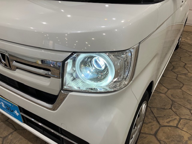 LEDヘッドライトで夜間の視認性も高く、シャープな輝き、先進の安心感。安全とスタイルの調和を生み出します。