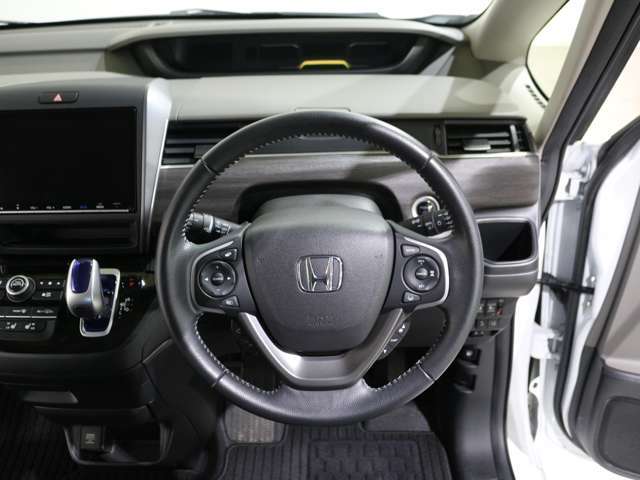 ホンダセンシング装備で高速道路も快適です。