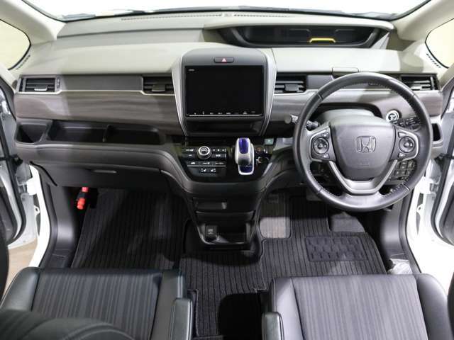 使いやすいレイアウトのダッシュボード周辺です。