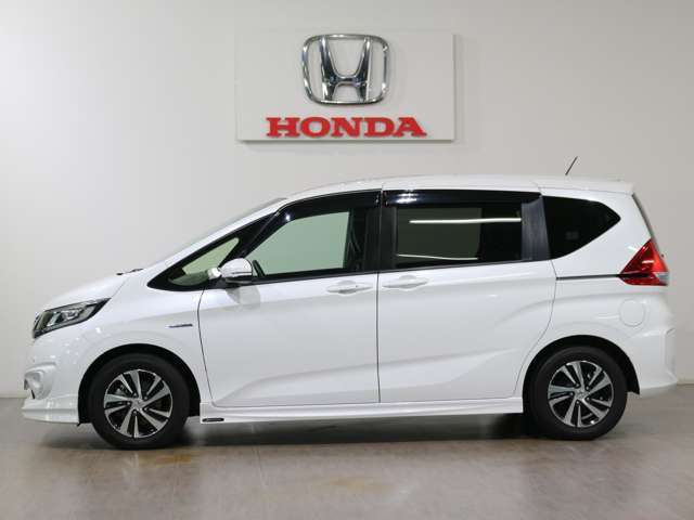 ボディカラーはホワイトオーキッドパールです。