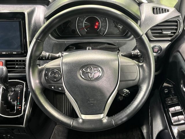 【ステアリングスイッチ】運転中、前方から目線をそらすことなく、オーディオ等の操作が可能な便利機能！安心＆快適なドライブを演出してくれます♪
