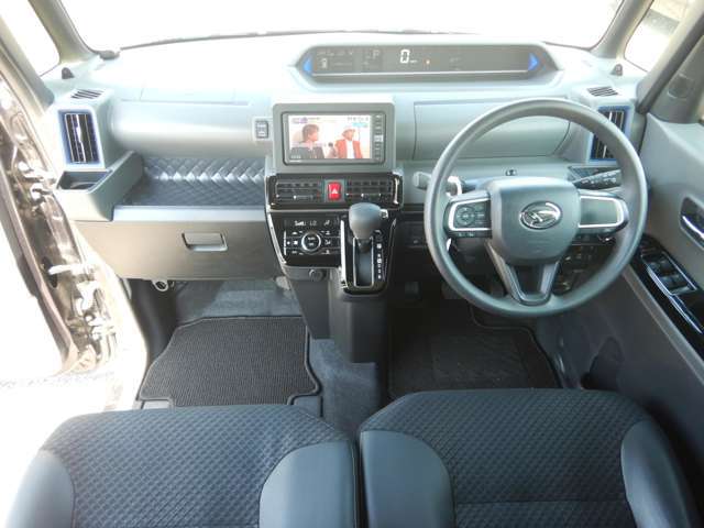 車内はルームクリーニング済みでキレイですが、ご希望でしたらさらに上を行くプロの仕上げも賜りますので、ご相談ください！