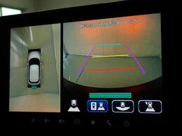前後左右4つのカメラを装備。ナビ画面で上から見たような映像を確認でき、駐車をサポートします。