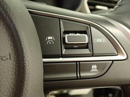 アダプティブクルーズコントロールを装備しています。ペダル操作なしで設定速度を保ちます。先行車がいる場合には、追従します。