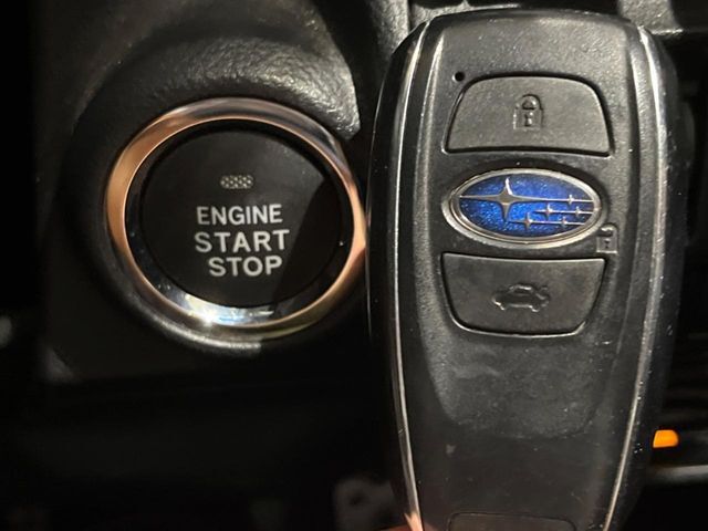 【アクセスキー＆プッシュスタート】カバンやポケットに入れたままでもドアの施錠・解錠が可能なスマートキーを装備。エンジンのオン・オフ時もカギを取り出す必要が無く、ボタンをプッシュするだけでOK♪