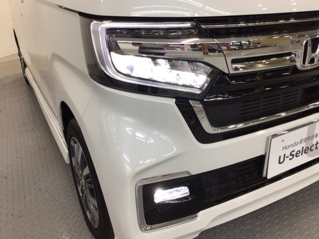 【LEDヘッドライト】ディスチャージヘッドライト（HID）と同等の明るさで、夜道や雨天走行が明るく視界良好！！　フォグライトも装備で、安心感さらにUPです♪安心ドライブを楽しんで下さい♪