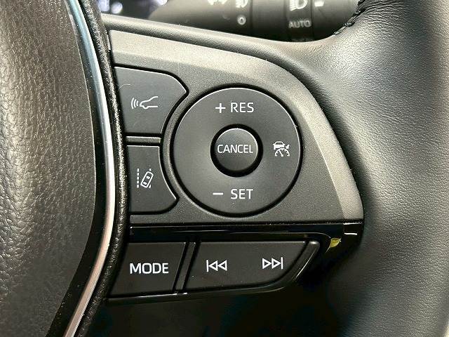 【レーダークルーズコントロール】装備で高速道路の運転も楽々です！追従型なので前の車両に合わせて速度調節ができ、渋滞などの際も楽々運転できますよ♪