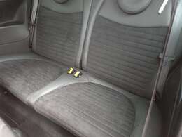 ・使用感を感じさせないコンディションの良いリアシート