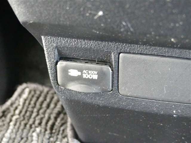 ノートパソコンなど家庭用電源の電化製品が100Wまで使用できます。