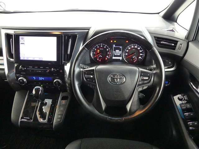 乗る人の気持ちをときめかせる上質な室内空間になっています。