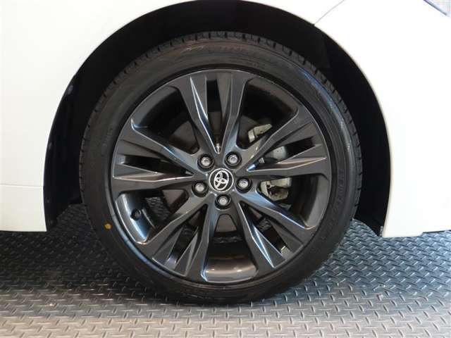 R7年式夏タイヤ215/45R17ダンロップ製です。