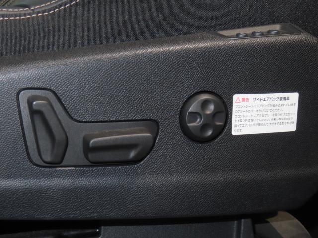 運転席に8ウェイ電動シート（パワーアジャスト）が標準装備