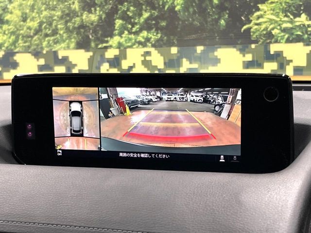 【360°ビューモニター】専用のカメラにより、上から見下ろしたような視点で360度クルマの周囲を確認することができます☆死角部分も確認しやすく、狭い場所での切り返しや駐車もスムーズに行えます。