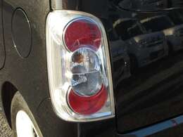 後期純正LEDテールランプに変更しました。