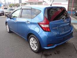 “クルマと笑顔が買えるトコロ・・・”そんな中古車展示場です！ぜひお越しください！