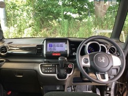 フロントガラスが大きく、ワイドな視界で運転もしやすくなるように、設計されています。