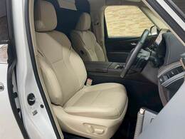 【レザーシート】ならではの高級感あふれる内装がこたわりのアイテム。見た目の高級感とより上質な座り心地をお楽しみください。