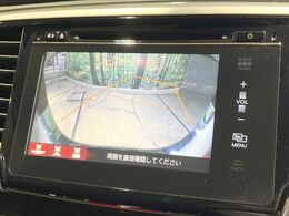 【バックカメラ】駐車時に後方がリアルタイム映像で確認できます。大型商業施設や立体駐車場での駐車時や、夜間のバック時に大活躍！運転スキルに関わらず、今や必須となった装備のひとつです！