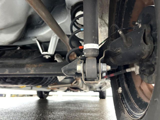お車を安心してお乗りいただく為には、足回りの定期点検が欠かせません。サービスサポート（有償保証）では無料点検もご提供しており、安心のカーライフをお過ごしいただけるサポート体制が整っています。