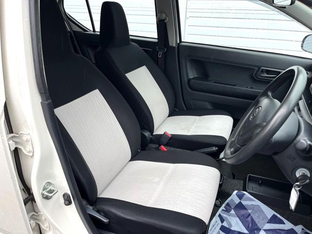 運転席シート廻りは使用感も少なく、良好な状態となっています。丁寧に使われていたことがよくわかりますね。