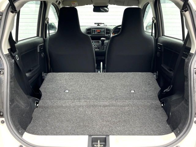 積み下ろしのしやすいデッキにはたっぷりと荷物を積み込んでいただけます。遊びから仕事まで、様々なシーンで頼れます♪