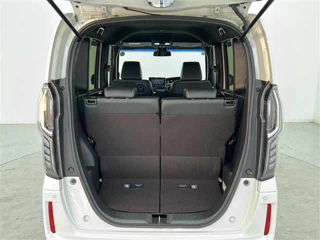 【トランク】積み込みやすくて、たっぷり積める荷室です。シートアレンジできるものは、乗車人数と荷物の量や大きさによってシートを動かすことができるので、より快適なドライブが可能です！