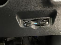 【ETC】有料道路を利用する際に料金所で停止することなく通過できる、ETC車載器（ノンストップ自動料金収受システム機器）が装備されています。セットアップを行うことで利用可能になります。
