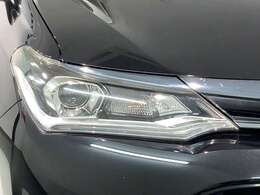 LEDヘッドライトは、点灯の瞬間から最大光量を発揮し、突然暗くなるトンネルなどでの安定感を高めます。