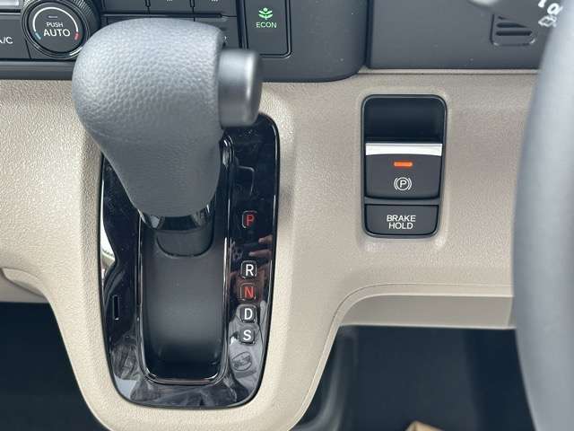 ★5年コーティング（契約時限定）が軽自動車￥39,800円、コンパクトカー￥49,800円、ミニバン￥59,800円で施工出来ます。新車のピッカピカの状態をより長くキープします！