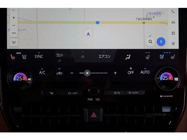 【エアコン】　各操作スイッチなども使いやすい位置に配置されています。