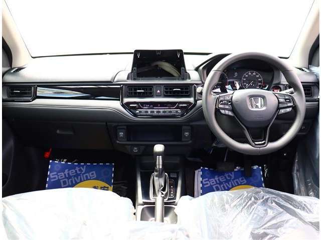 保証に関しましても、高年式車両にはメーカー保証や低年式車でも最長3年・走行無制限まで、ご用意させて頂いております（車輌によって条件が変わります。）