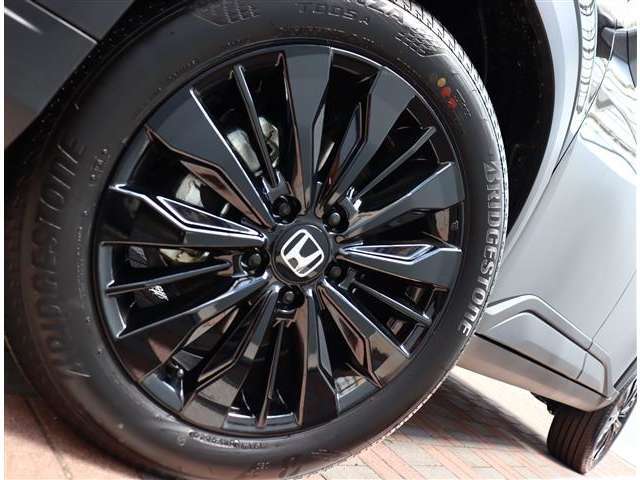 ご来店いただければ軽自動車からスポーツカー、1ボックスやセダンや輸入車などパソコンひとつで850台すべての在庫をご覧いただくことができます！