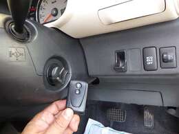 コチラのスマートキーはポケットに入れっぱなしでドアの施錠、解除からエンジンスタートまで行えます☆