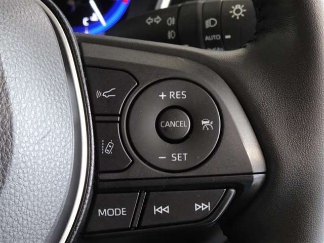 トヨタが誇る衝突被害軽減ブレーキとペダル踏み間違い防止装置を搭載したサポカーS車です。レーダークルーズコントロールも装備してます。