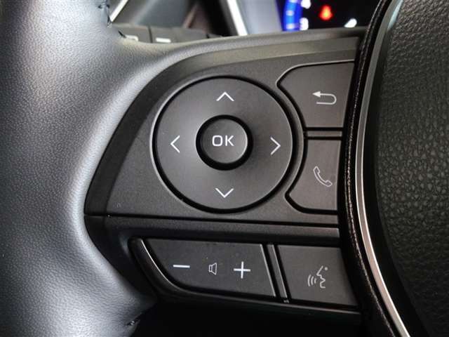 ステアリングスイッチでオーディオの操作・ハンズフリー通話ができます。
